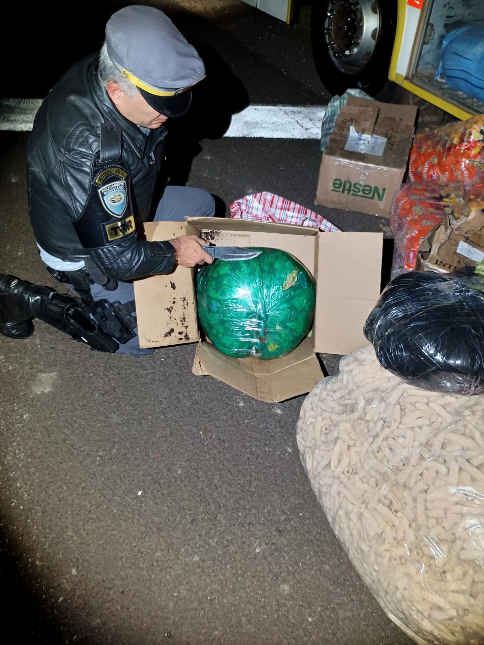 Foto: Divulgação: Apreensão de 713,16 kg de maconha e 211,2 kg de coca em operações da polícia resulta na prisão de quatro suspeitos.