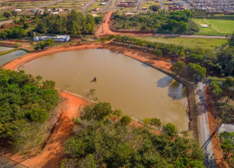 Foto: Divulgação PMA - Na última quinta-feira, dia 12, a Prefeitura realizou a soltura de aproximadamente 600 quilos de peixes no Parque das Águas Colinas-Eldorado.