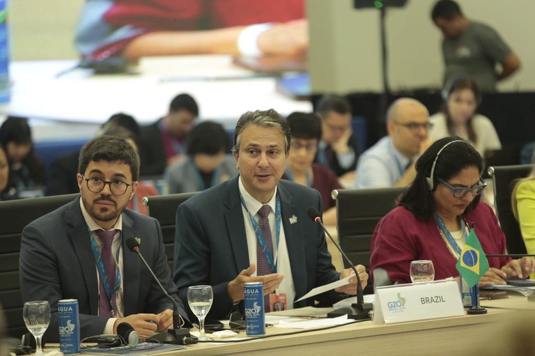 Foto: Agência GOV - De acordo com o ministro da Educação, Camilo Santana, Pé-de-Meia Licenciatura e um concurso unificado para professores estão entre as medidas que serão lançadas no próximo mês 