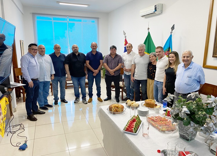 Foto: Divulgação PMA - Empresários e o prefeito de Assis se comprometem a visitar a fábrica da Cervejaria Malta em busca de formar um consórcio para sua aquisição.