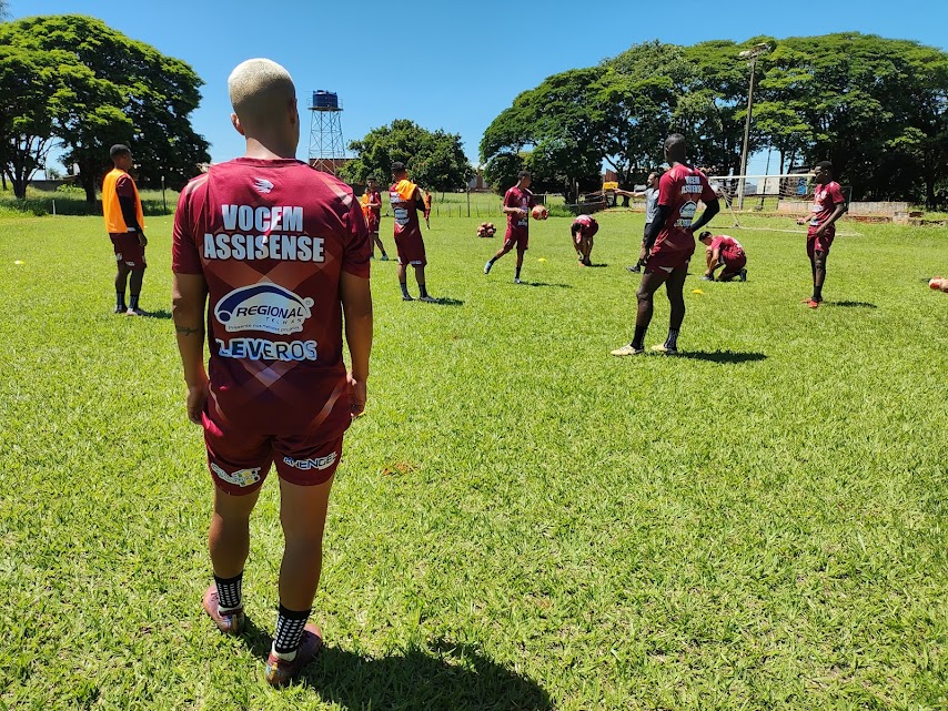 Foto: Cícero Motta - Elenco do VOCEM em ação Equipe intensifica treinos no CT em preparação para a estreia no Paulista da Série A4.