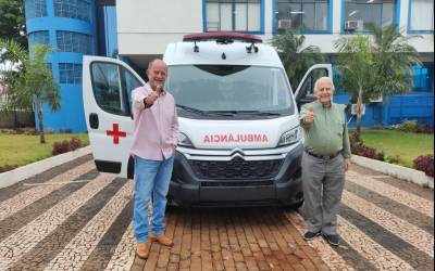 Novos veículos para a Saúde: Prefeitura entrega ambulância e van