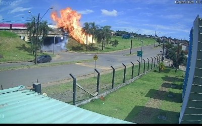 Explosão na PR-092: caminhão-tanque bate de frente e incêndio impressiona