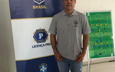 Paulinho McLaren é o novo técnico do VOCEM